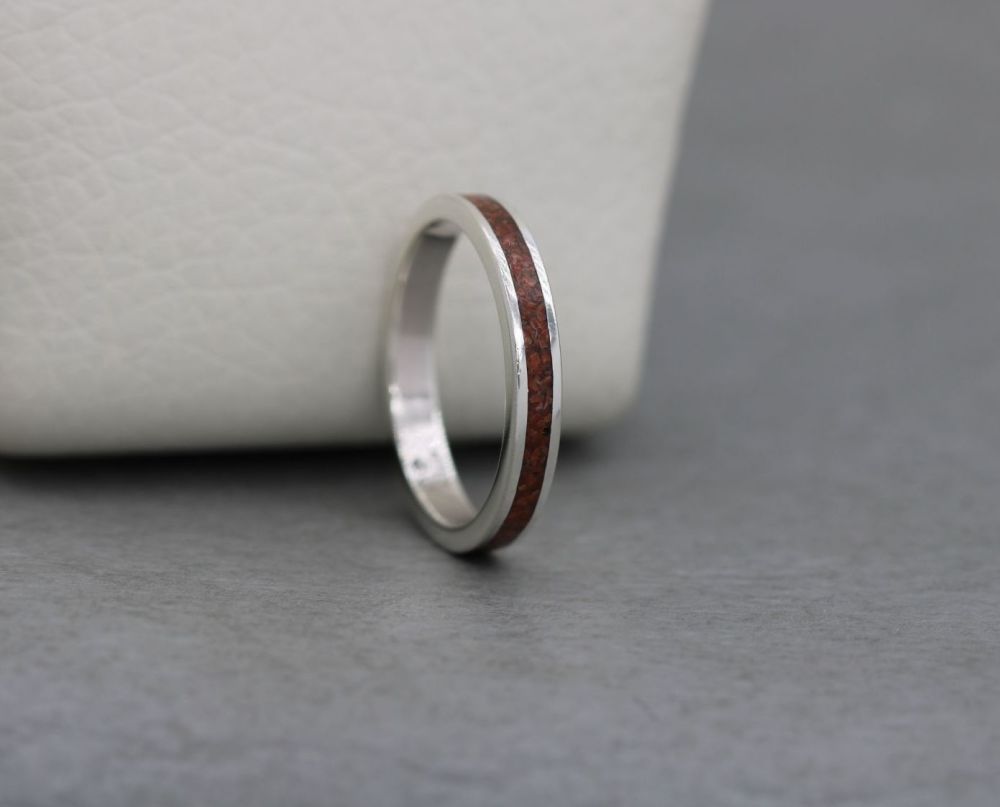REFURBISHED South western sterling silver ring with crushed coral inlay (K)