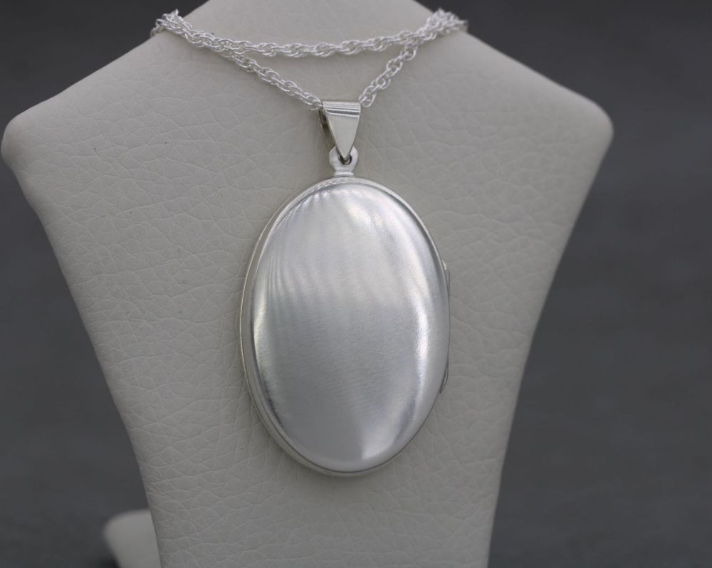 Large oval sterling silver locket & rope chain necklace