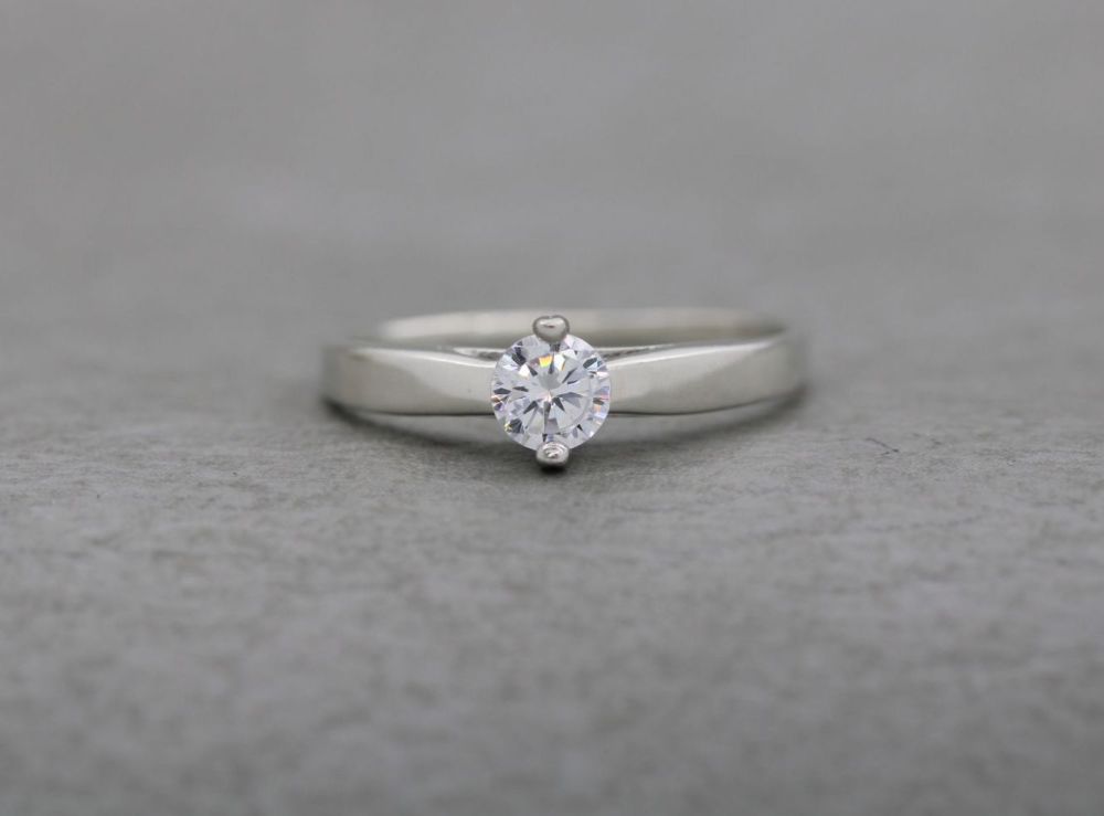Sterling silver & clear stone solitaire ring