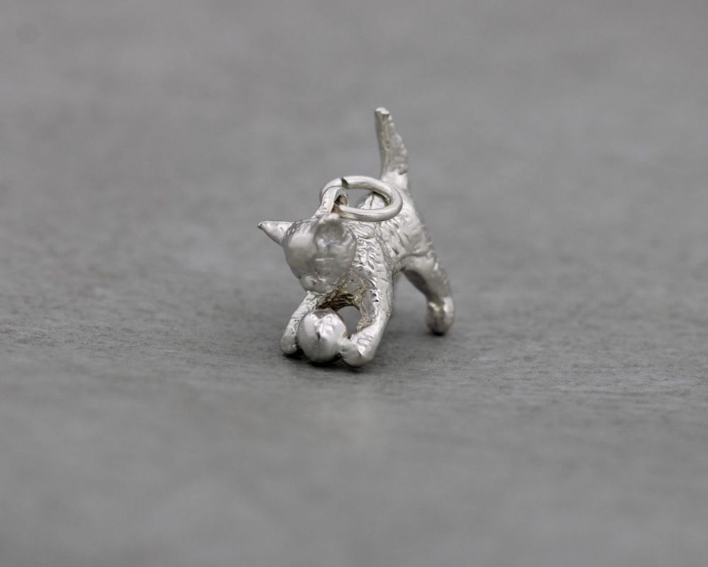 Vintage silver playful kitten charm / pendant