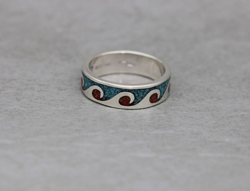 REFURBISHED South western sterling silver ring with crushed coral & turquoise inlay (N)