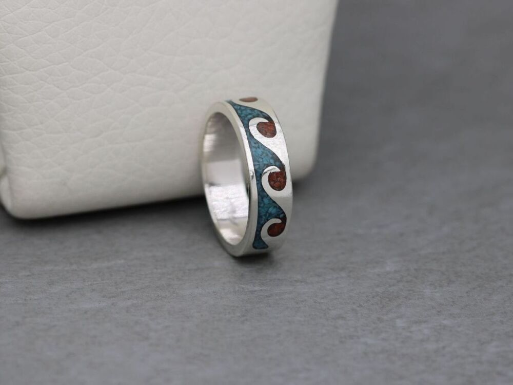 REFURBISHED South western sterling silver ring with crushed coral & turquoise inlay (W)