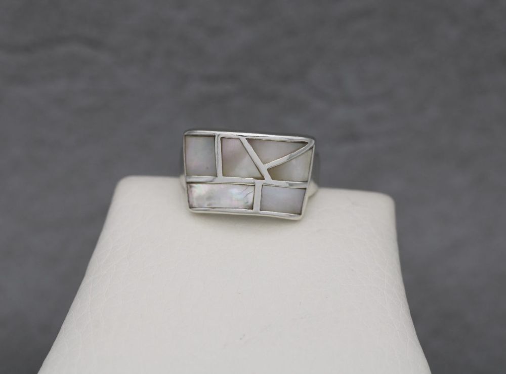 Thick set sterling silver & mother of pearl ring