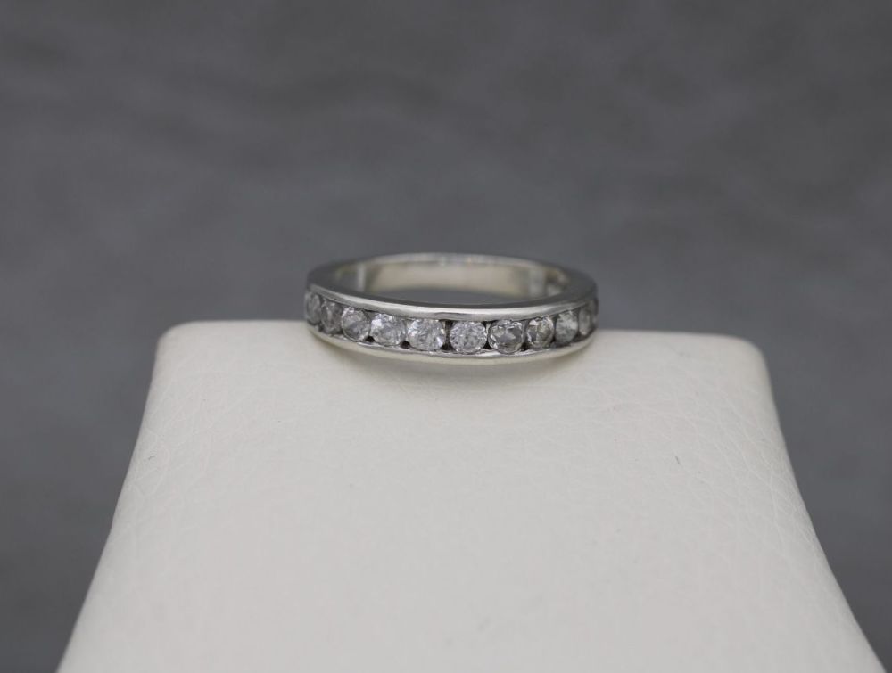 Sterling silver & clear stone ring