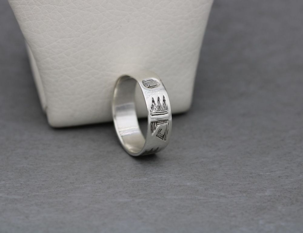 REFURBISHED Sterling silver ring band with an etched pattern (Y)