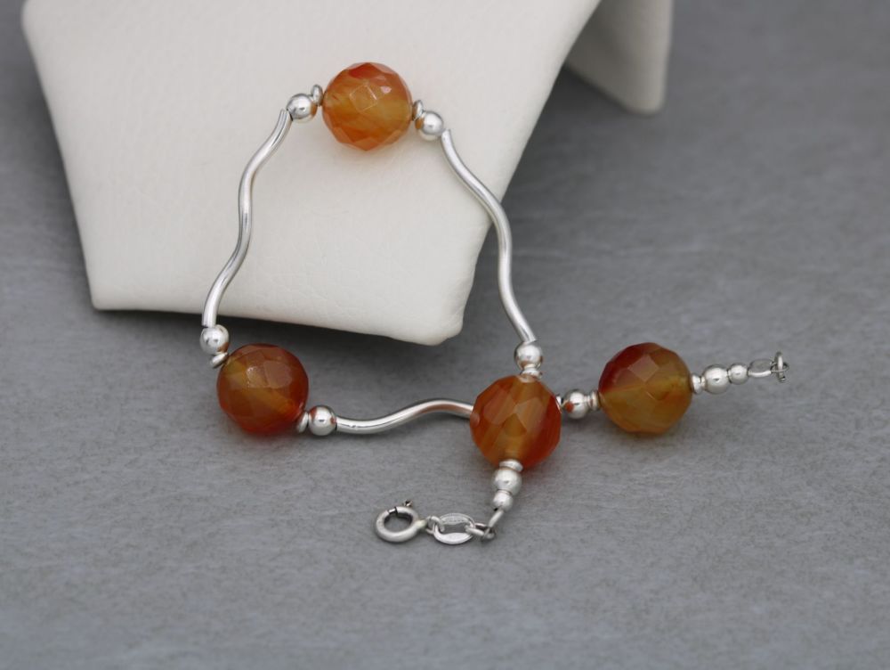 REFURBISHED Sterling silver bracelet with faceted carnelian beads
