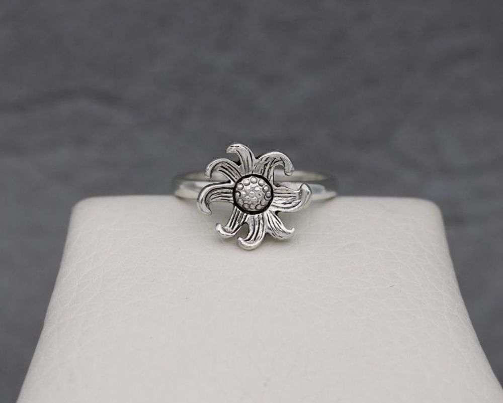 Handmade sterling silver flower ring