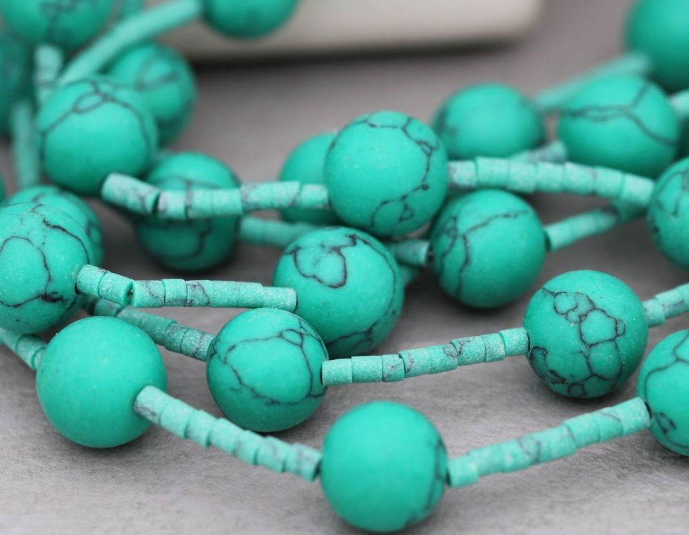 PRELOVED Triple stranded green turquoise & green howlite bead necklace