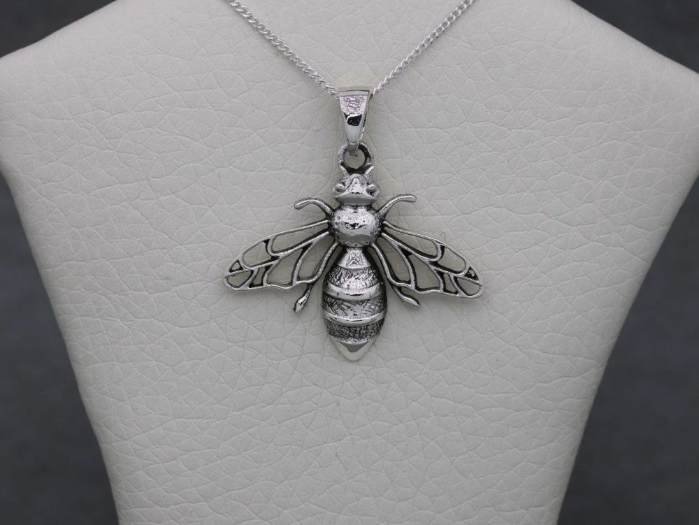 NEW Sterling silver bee necklace