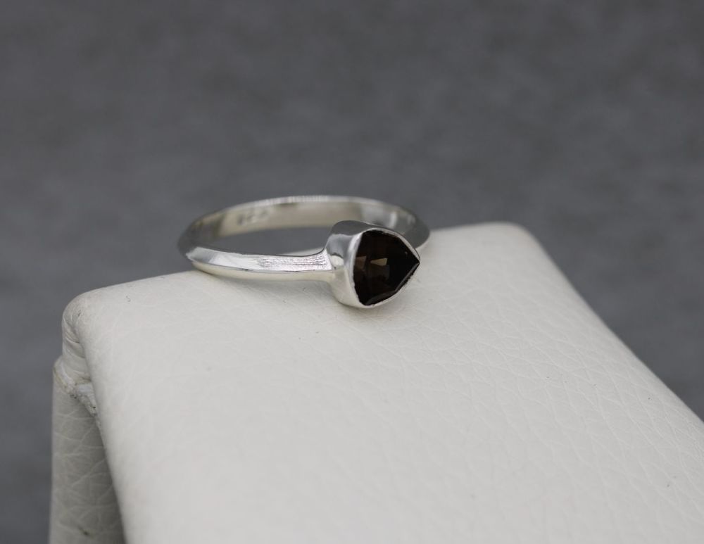 REFURBISHED Triangular sterling silver & smokey quartz ring (O 1/2)