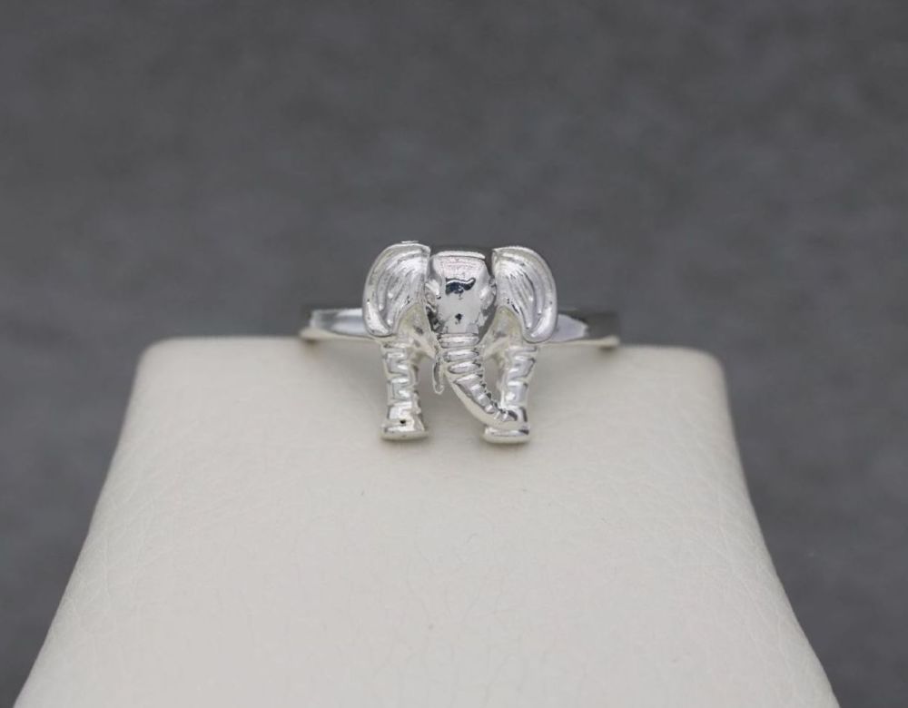 NEW Sterling silver elephant ring (T)
