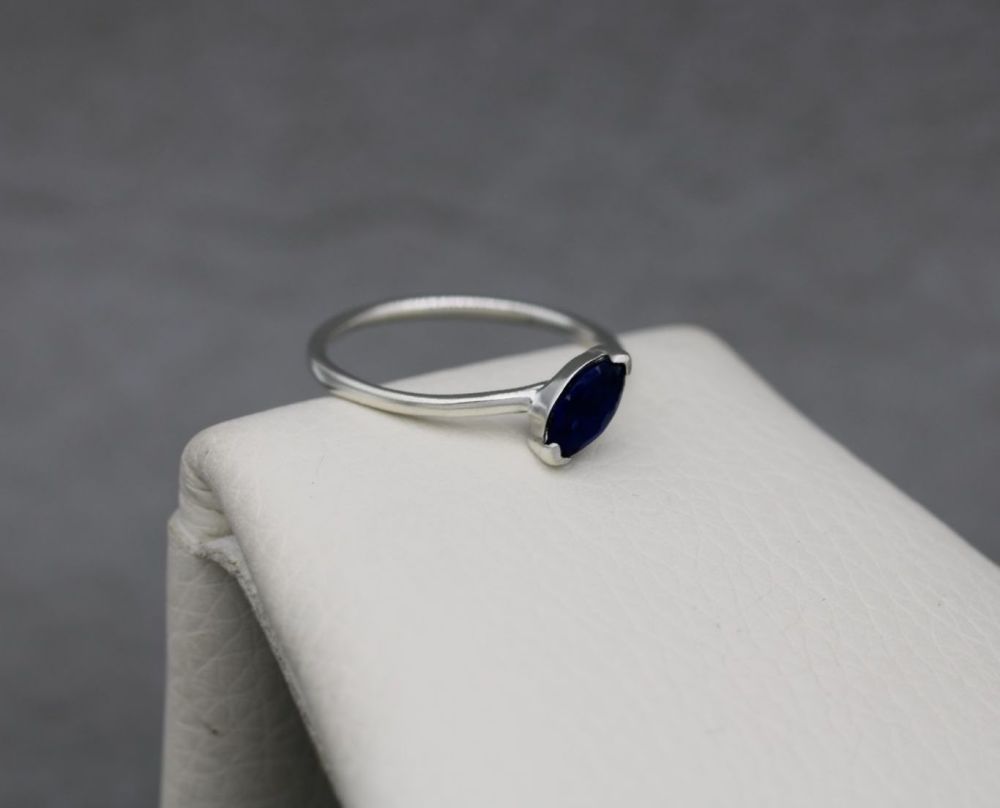 REFURBISHED Sterling silver & blue marquise stone ring (Q)