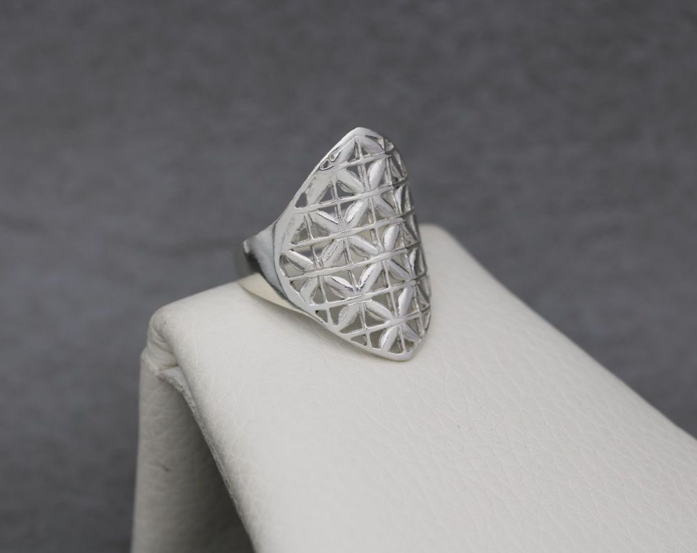 REFURBISHED Wide decorative sterling silver ring (U)