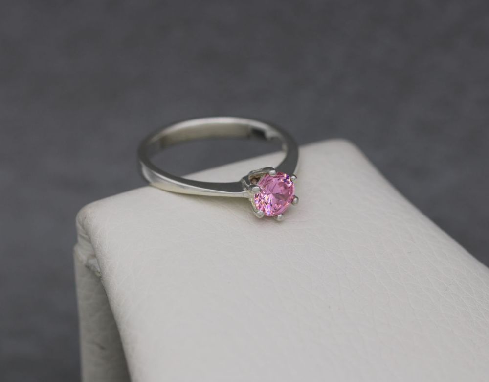 REFURBISHED Sterling silver & pink stone solitaire ring (R)