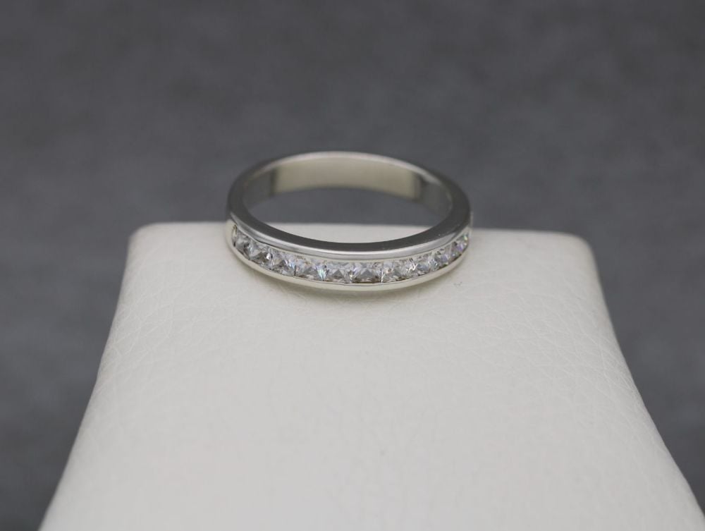 Sterling silver ring with clear square stones (Q ½)
