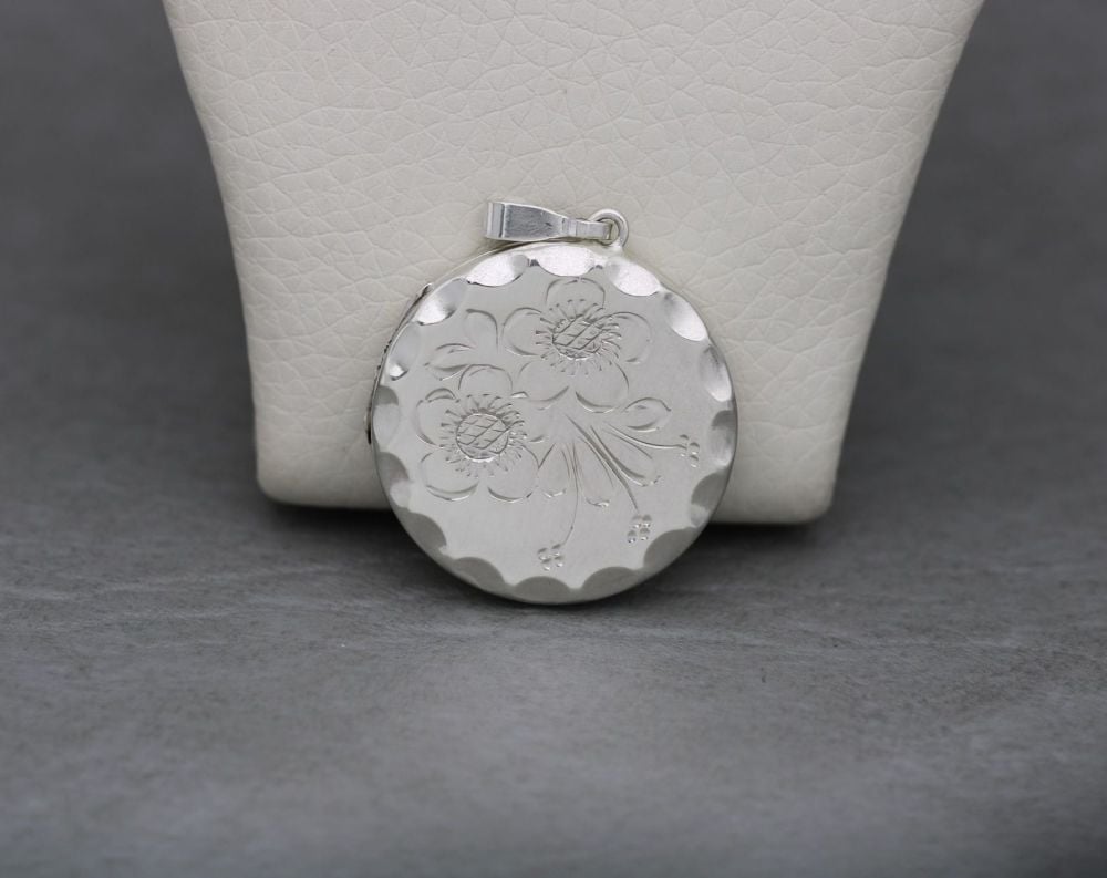 Decorative vintage sterling silver locket with engraved floral design