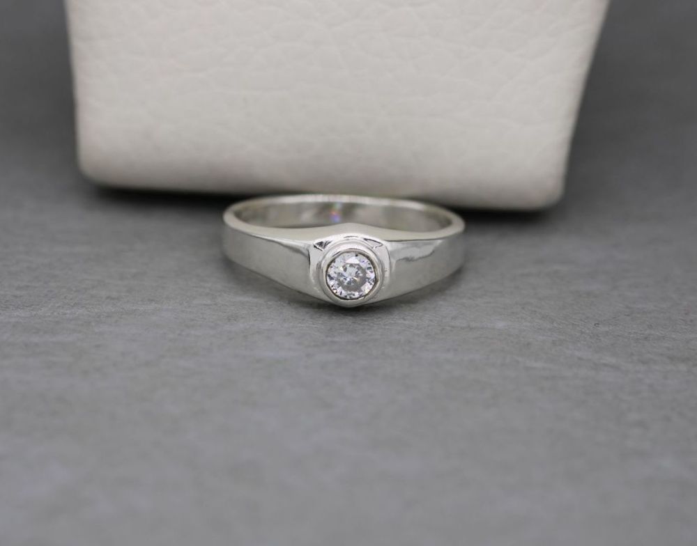 Sterling silver & clear stone solitaire ring (O ½)