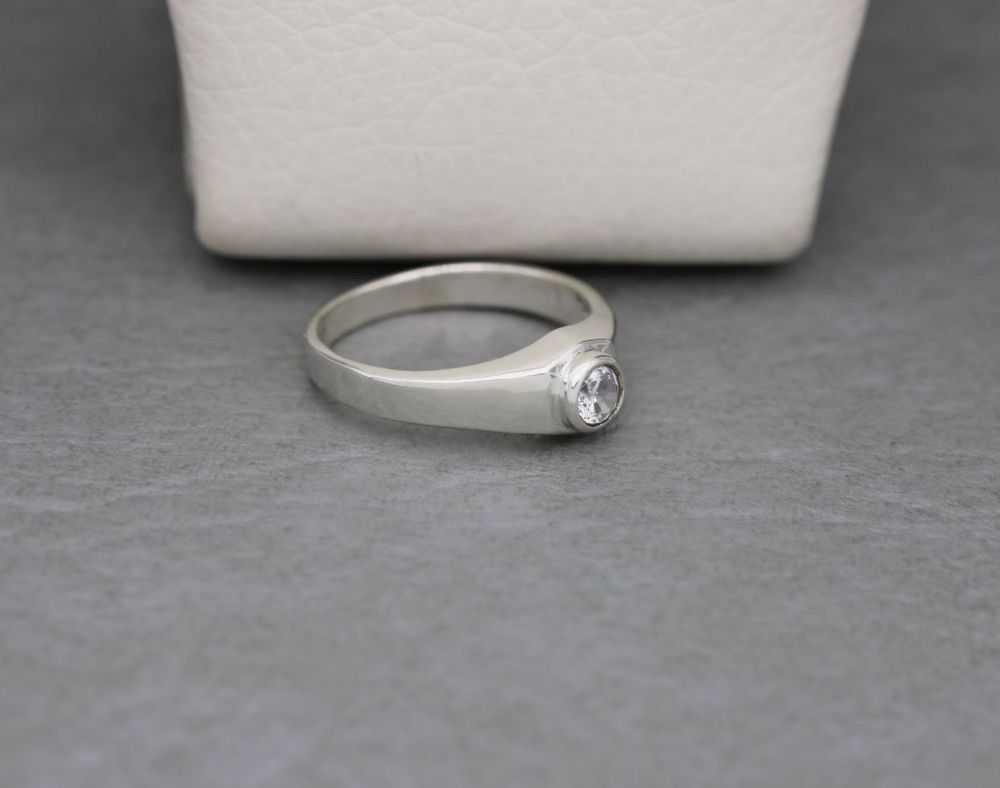 REFURBISHED Sterling silver & clear stone solitaire ring (O ½)