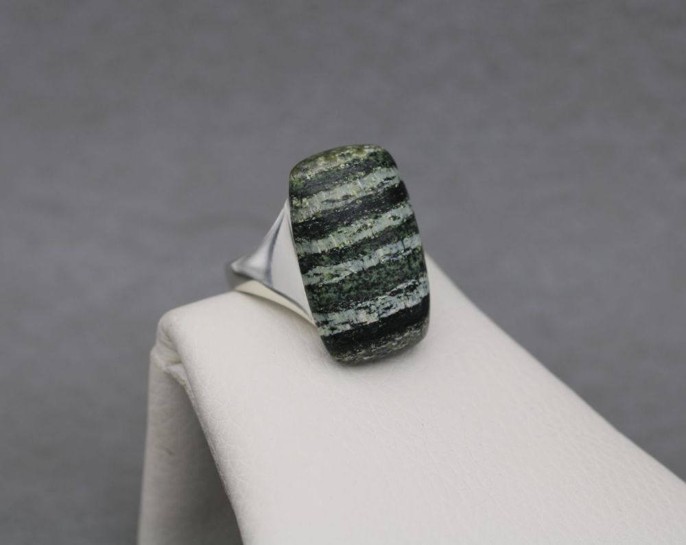 REFURBISHED Bold sterling silver & seraphinite ring (O)