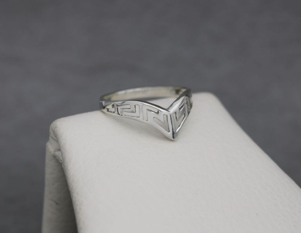 REFURBISHED Sterling silver wishbone ring with Greek key cut-out design (S)