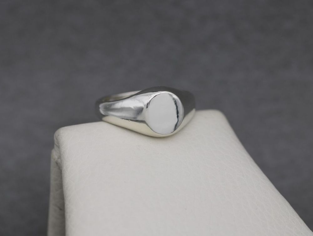 REFURBISHED Sterling silver signet ring (W)