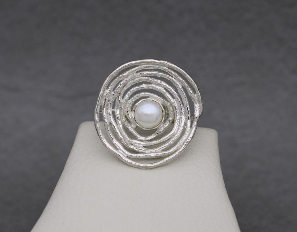 Statement sterling silver & freshwater pearl ring (M)