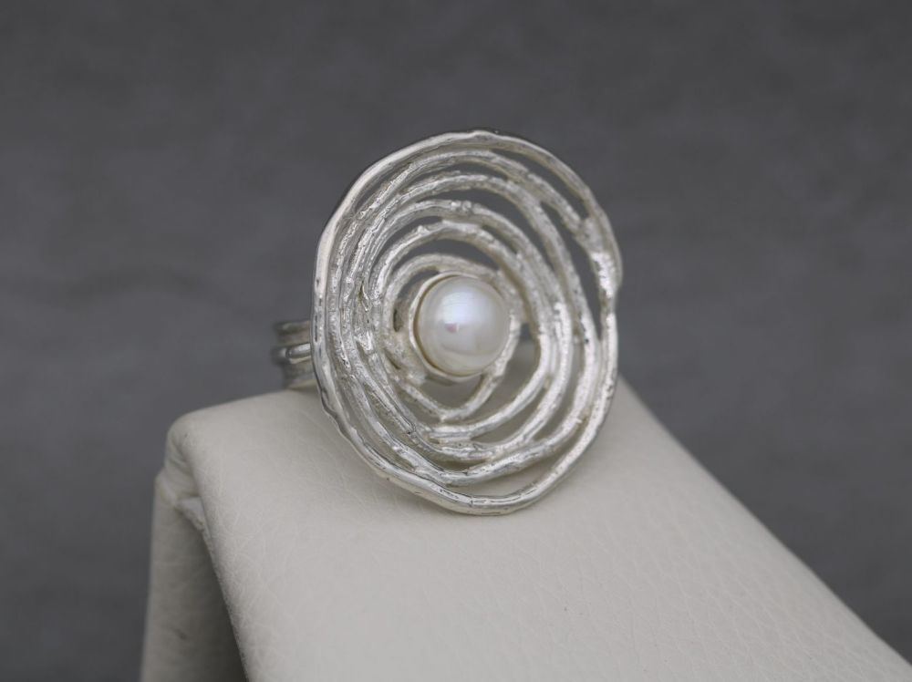 REFURBISHED Statement sterling silver & freshwater pearl ring (M)