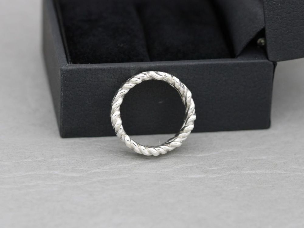 HANDMADE Seriously twisted sterling silver ring (L)