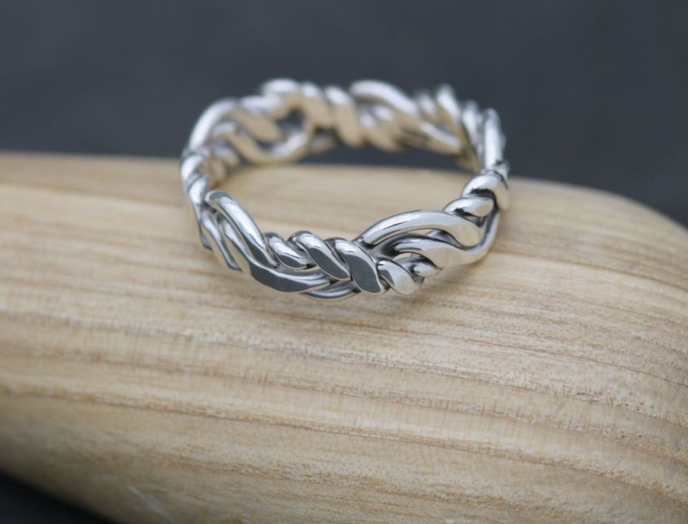 HANDMADE Seriously twisted sterling silver ring (V)