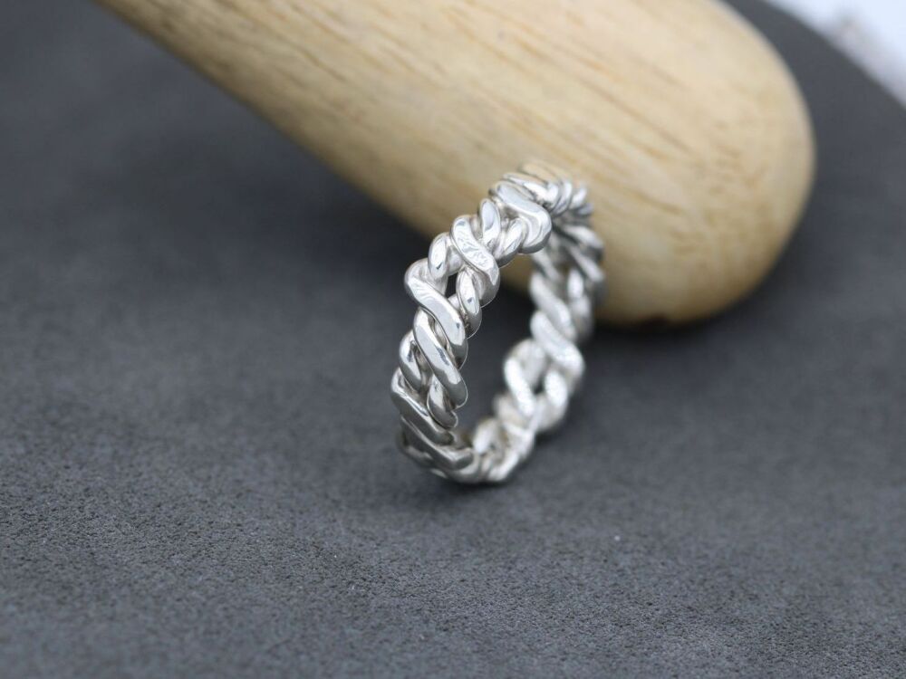 HANDMADE Seriously twisted sterling silver ring (Q)