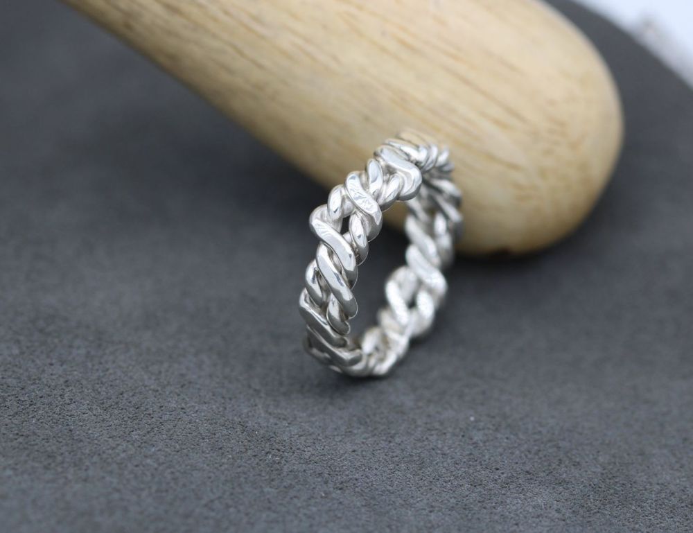 HANDMADE Seriously twisted sterling silver ring (Q)