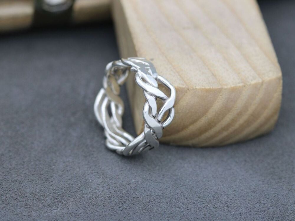 HANDMADE Seriously twisted sterling silver ring (P ½)