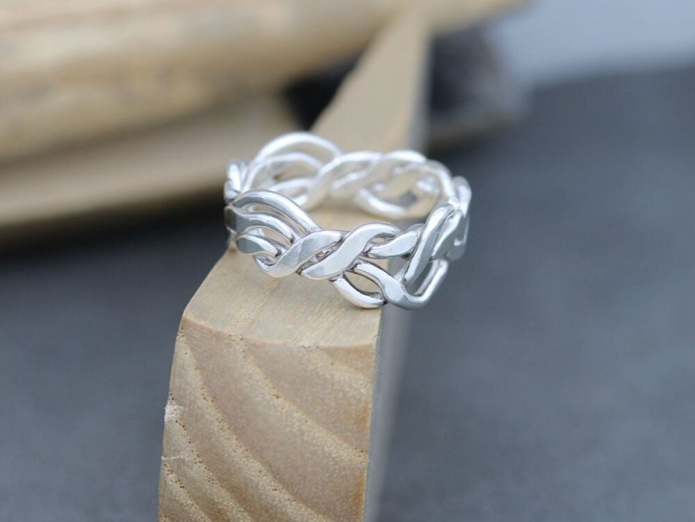 HANDMADE Seriously twisted sterling silver ring (P ½)