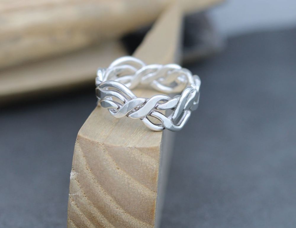 HANDMADE Seriously twisted sterling silver ring (P ½)