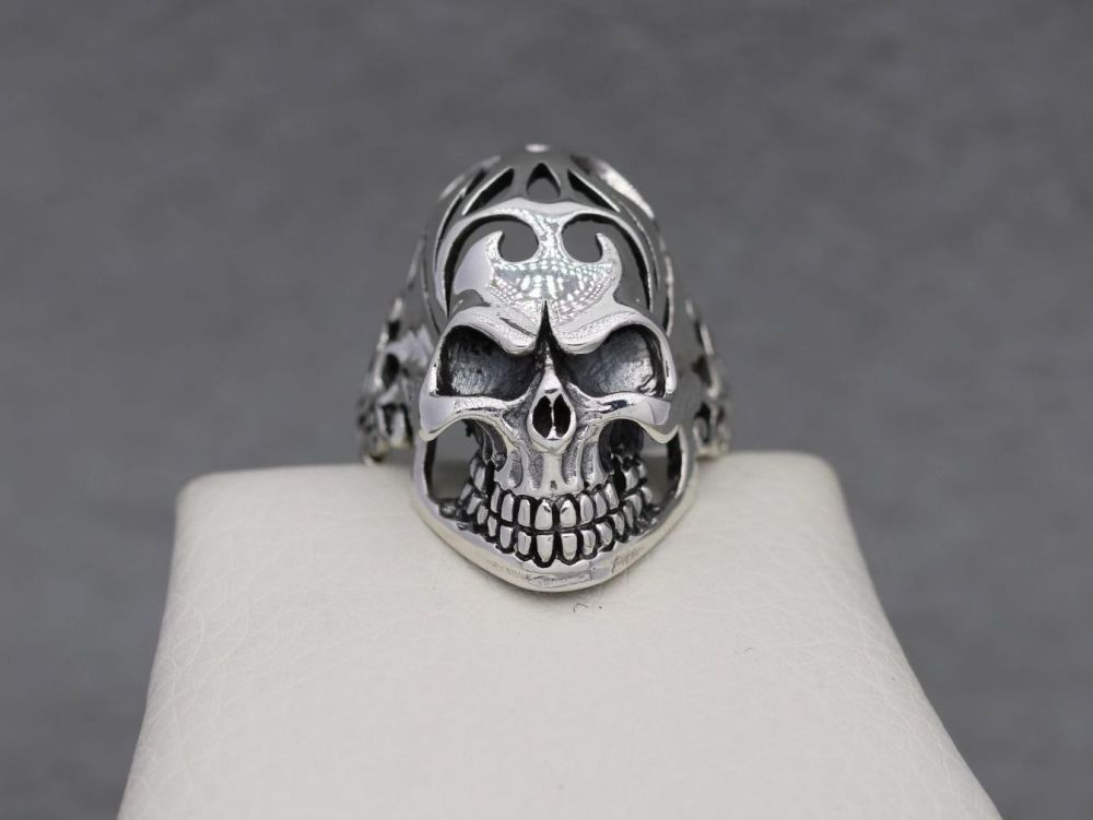 NEW Sterling silver skull ring (T ½)