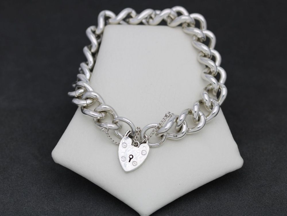 PRELOVED Heavy vintage sterling silver charm bracelet with heart padlock cl