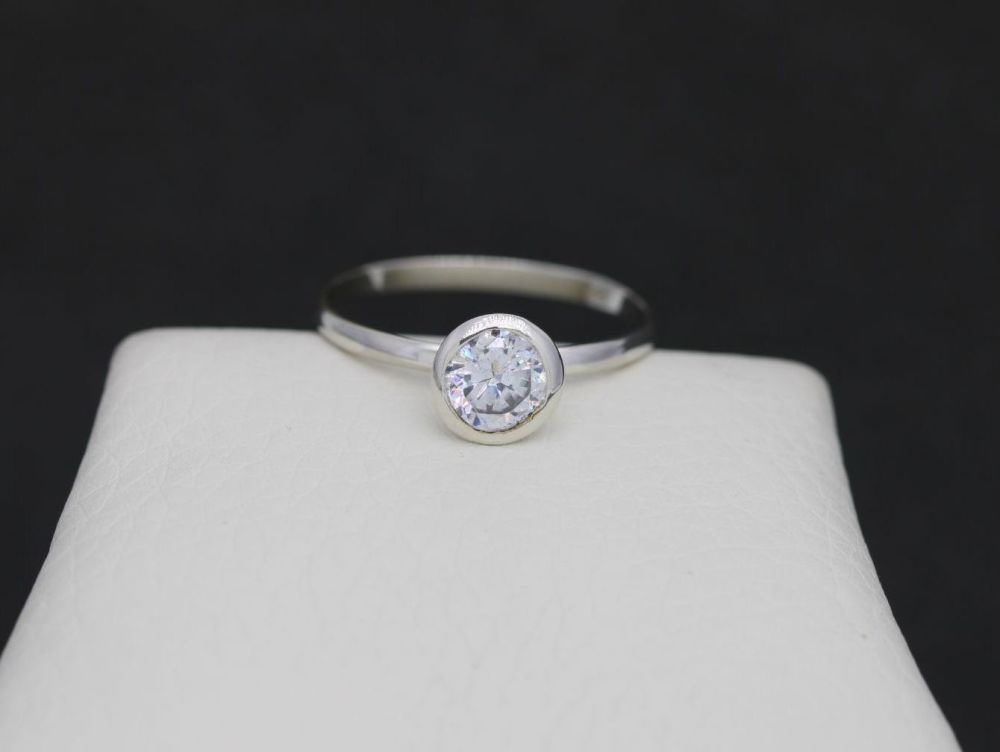 PRELOVED Proud sterling silver stacking solitaire ring (Q ½)