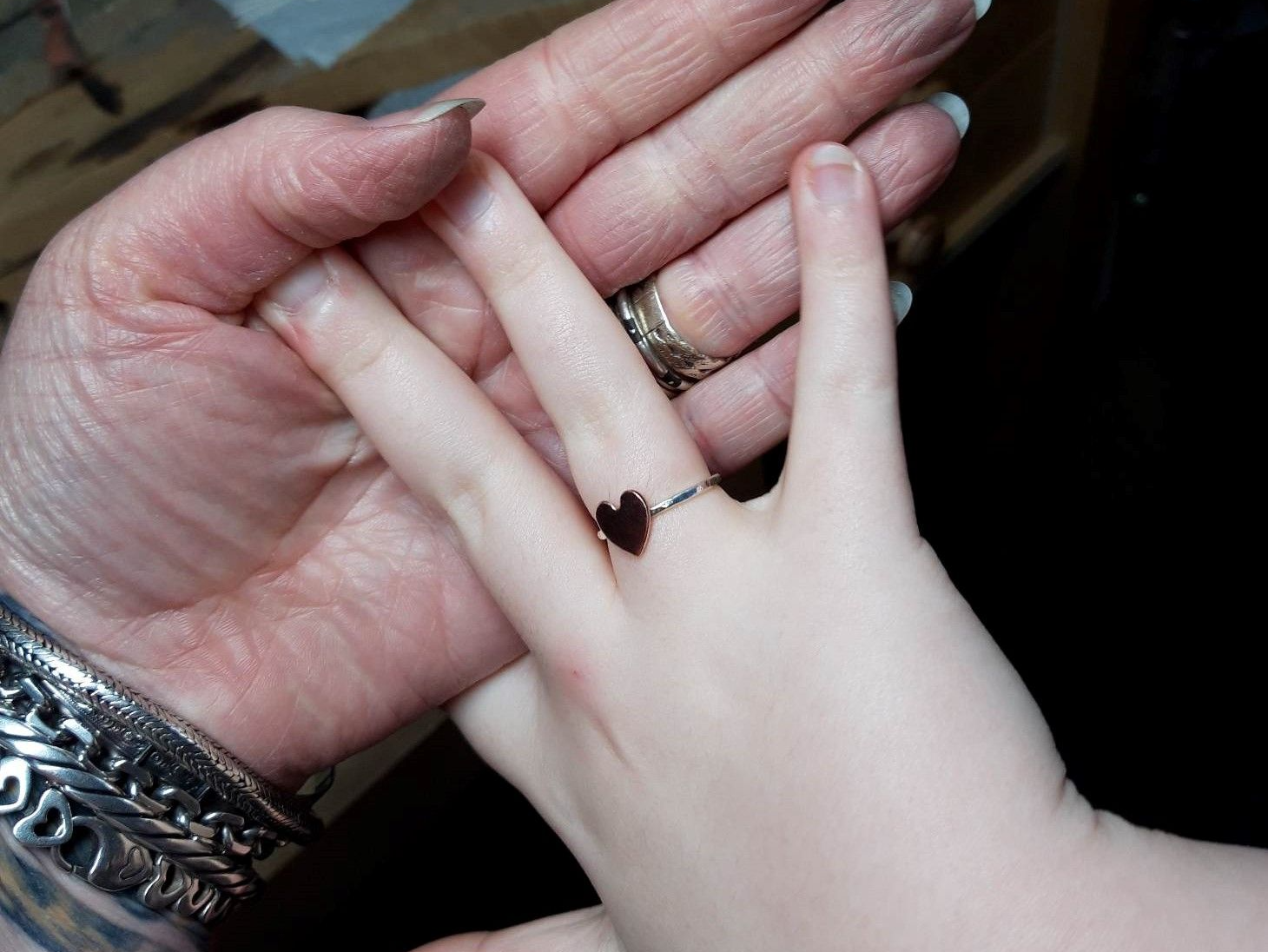 phone photo hands together two 