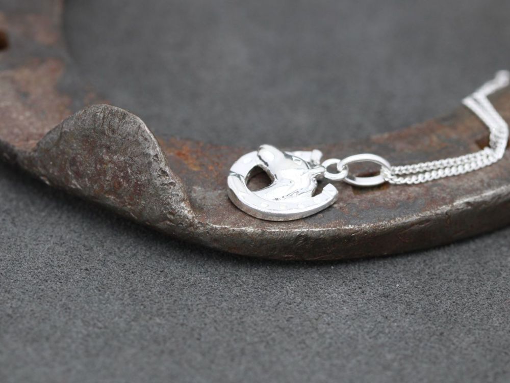 NEW Small sterling silver lucky horse shoe necklace