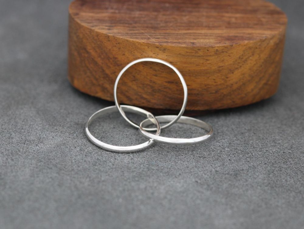REFURBISHED Sterling silver Russian wedding ring; 3 interlinked bands (J ½)