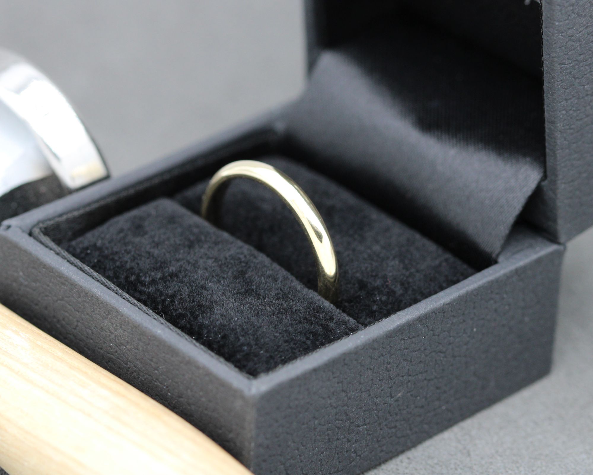 Ant 9ct gold D profile wedding band (5) cropped.jpg