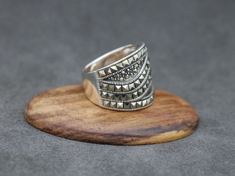 REFURBISHED Wide sterling silver & marcasite ring (R)