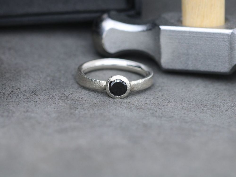 HANDMADE Rugged sterling silver & faceted black stone ring (N)