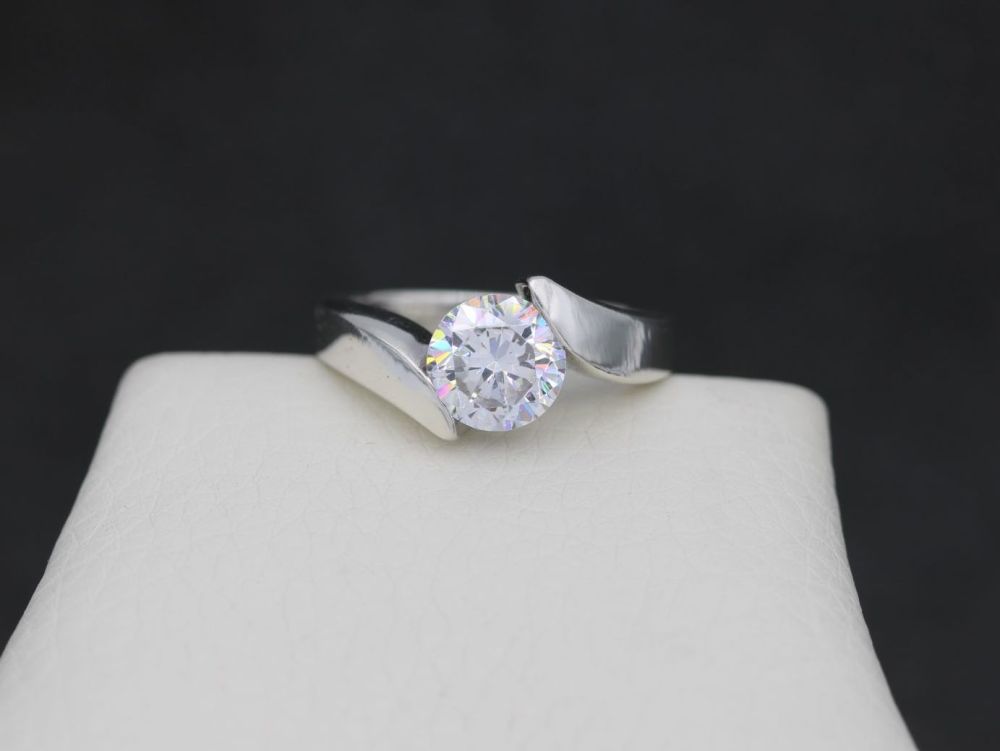REFURBISHED Bold sterling silver & clear stone solitaire ring (P ½)