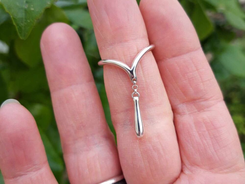 REFURBISHED Sterling silver wishbone droplet ring (M)