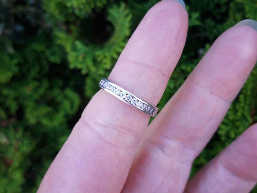REFURBISHED Sterling silver & clear stone ring (M)