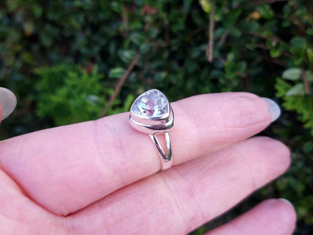REFURBISHED Bold sterling silver & clear trillion solitaire ring (K)