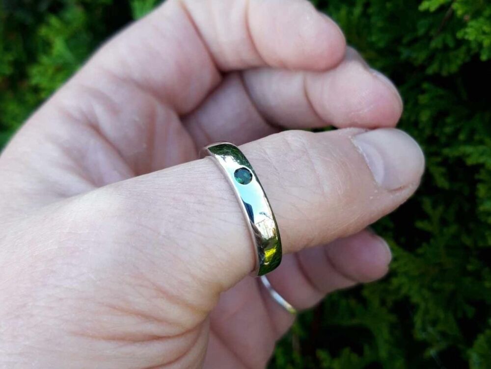 REFURBISHED Sterling silver & flush set green tourmaline solitaire ring (T)