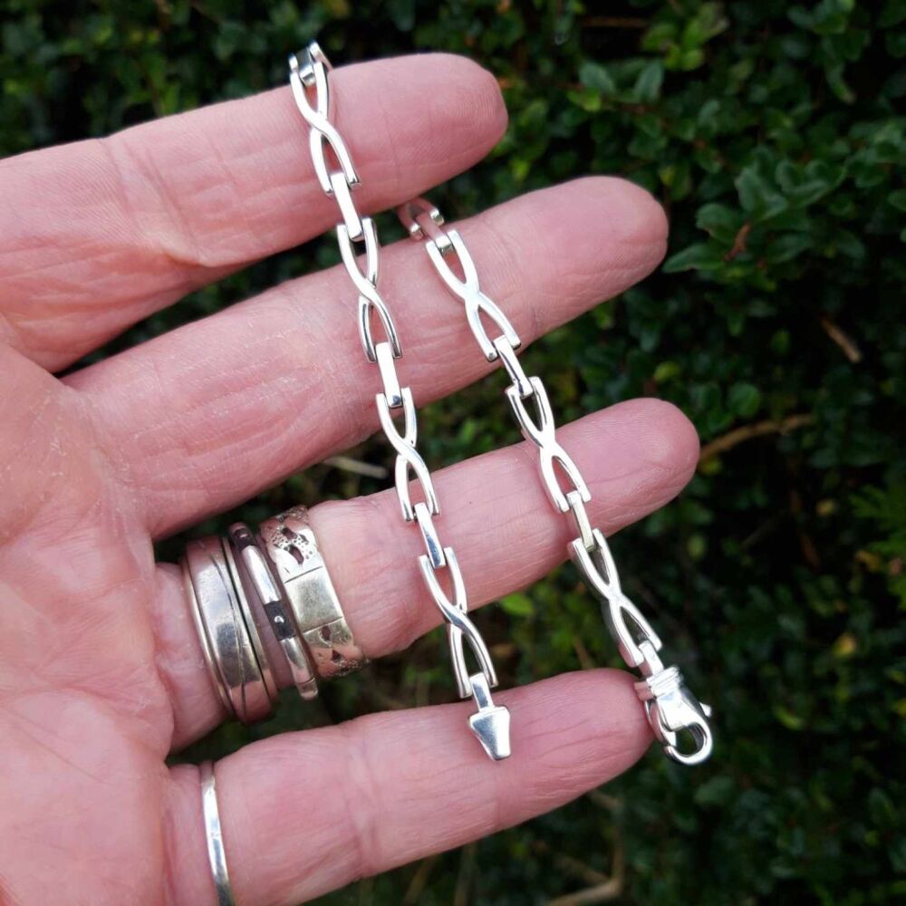 REFURBISHED Sterling silver linked kisses bracelet