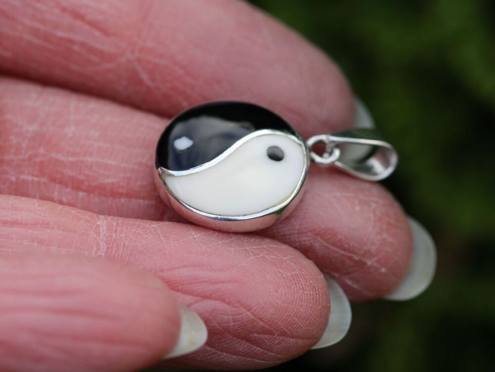 REFURBISHED Retro sterling silver yin-yang pendant
